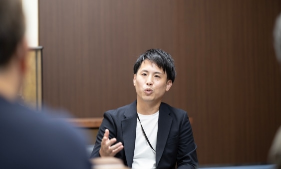 INTERVIEW 01